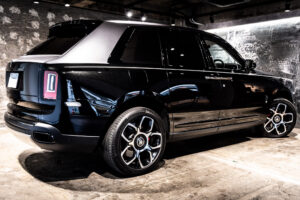 ブラックバッジカリナン 4WD