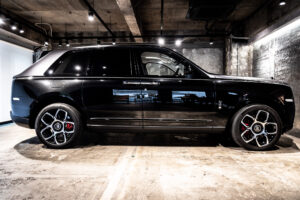 ブラックバッジカリナン 4WD