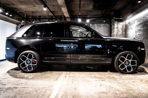 ブラックバッジカリナン 4WD