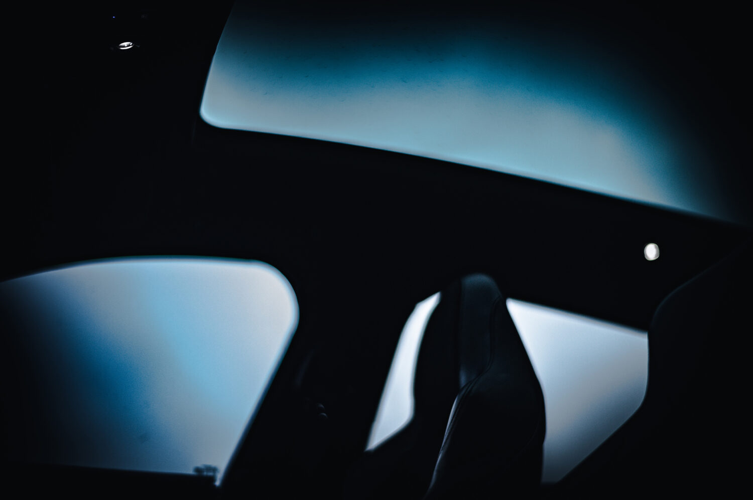 アストンマーティンDBX（4WD/9AT）素顔が見たいなら