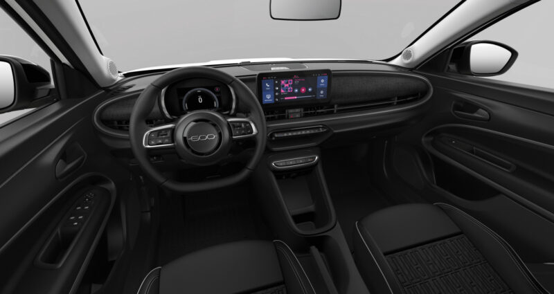 600台限定車も設定　フィアット600ハイブリッド　同社初のハイブリッド発売開始