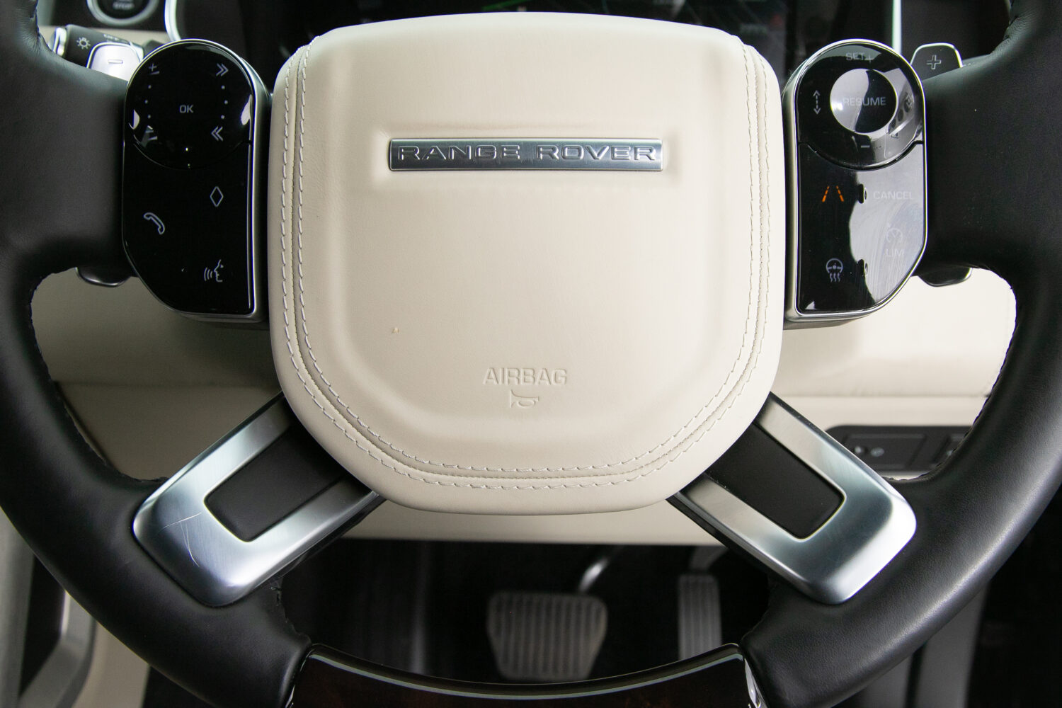 レンジローバー AUTOBIOGRAPHY(ディーゼル258PS) 4WD
