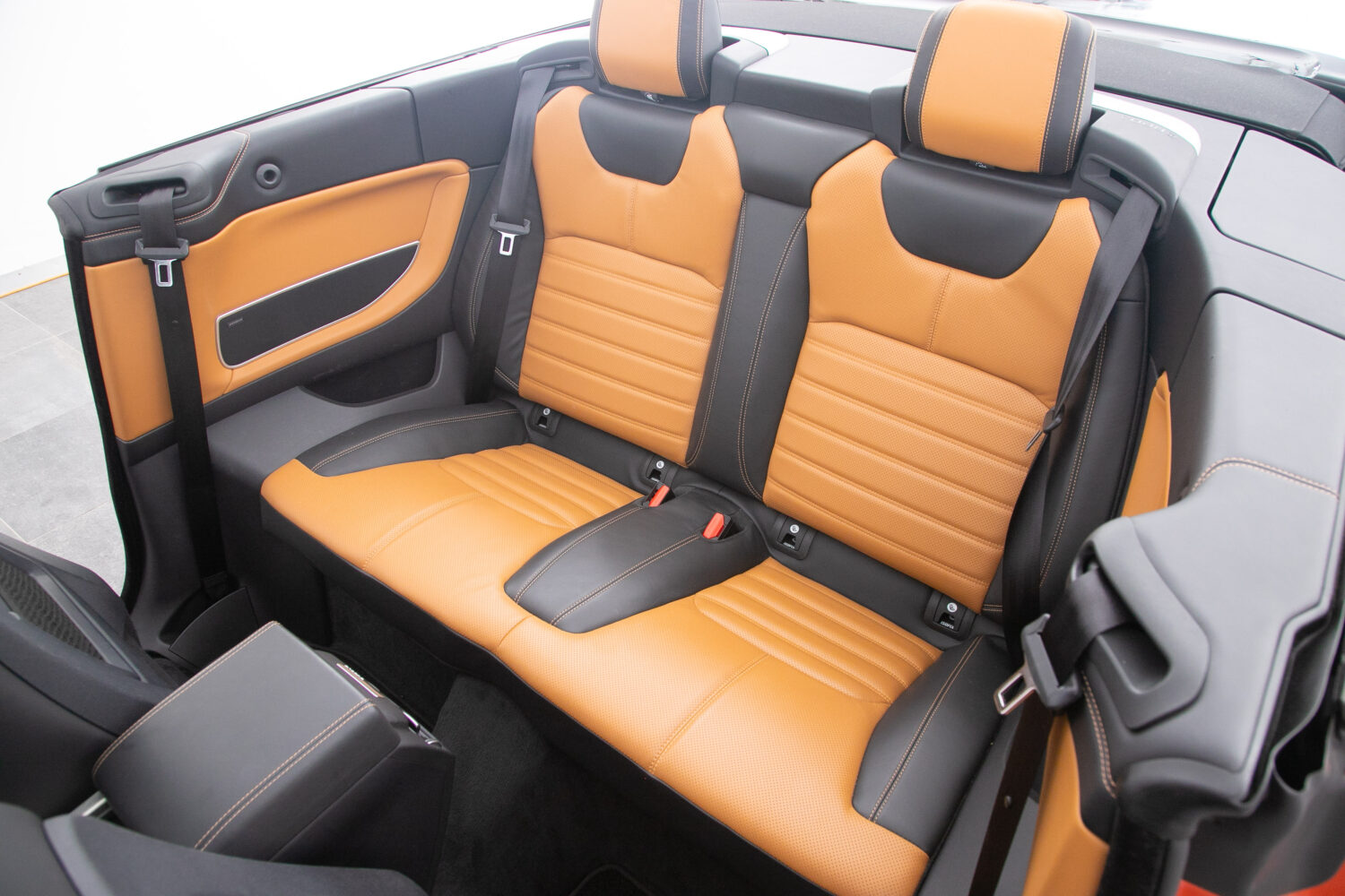レンジローバーイヴォーク Conv.HSE Dynamic 2.0LP240 4WD