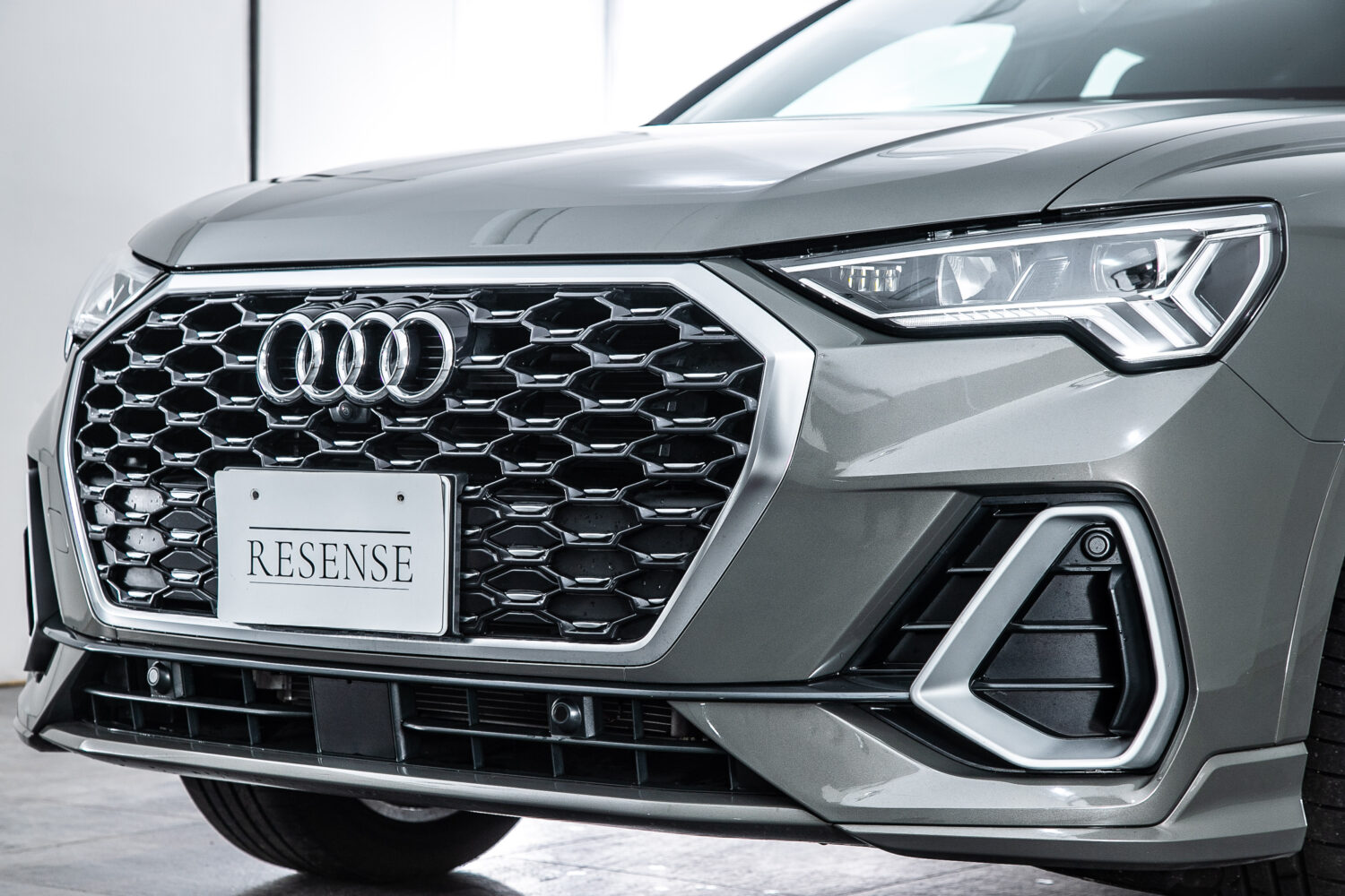 Q3 スポーツバック35TFSI Sライン