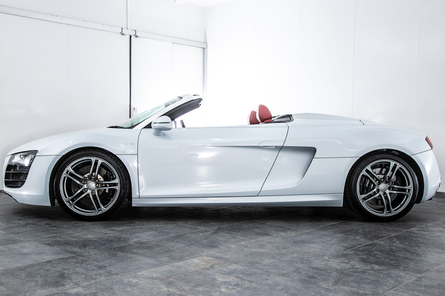 R8 スパイダー FSIクワトロ 4WD