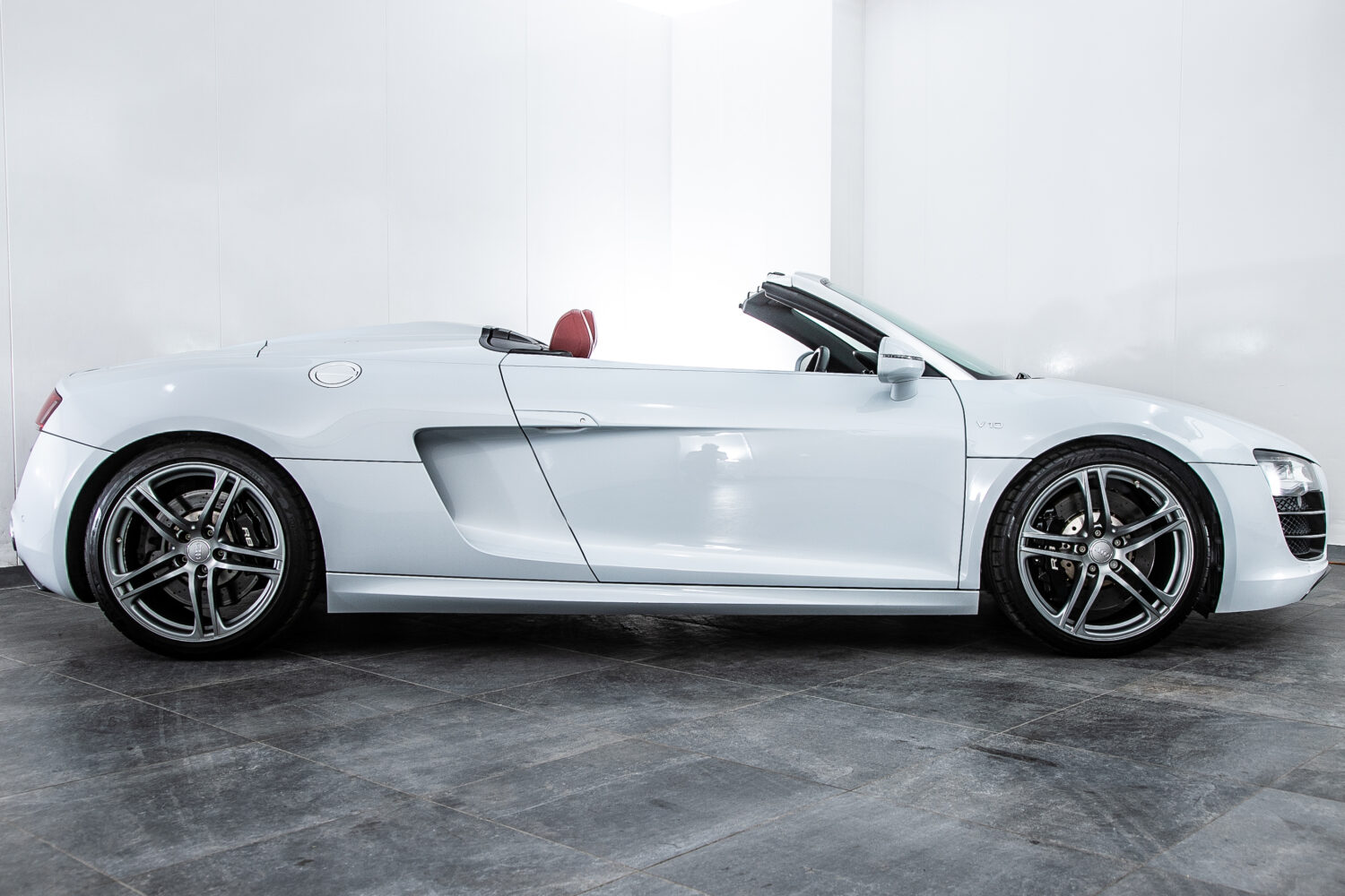 R8 スパイダー FSIクワトロ 4WD