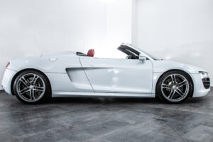 R8 スパイダー FSIクワトロ 4WD