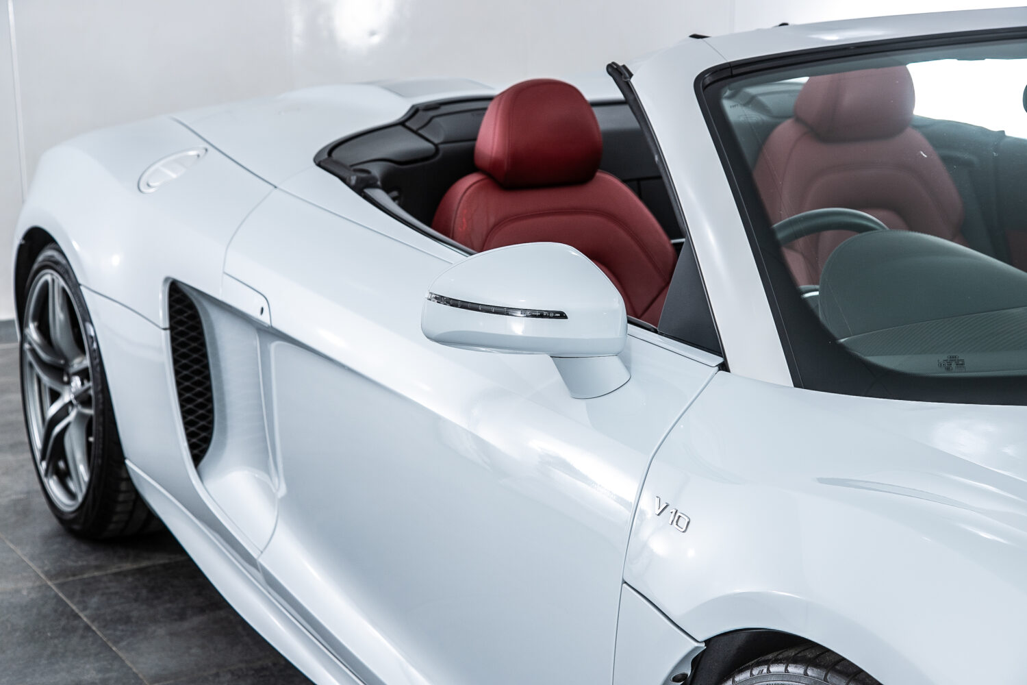 R8 スパイダー FSIクワトロ 4WD