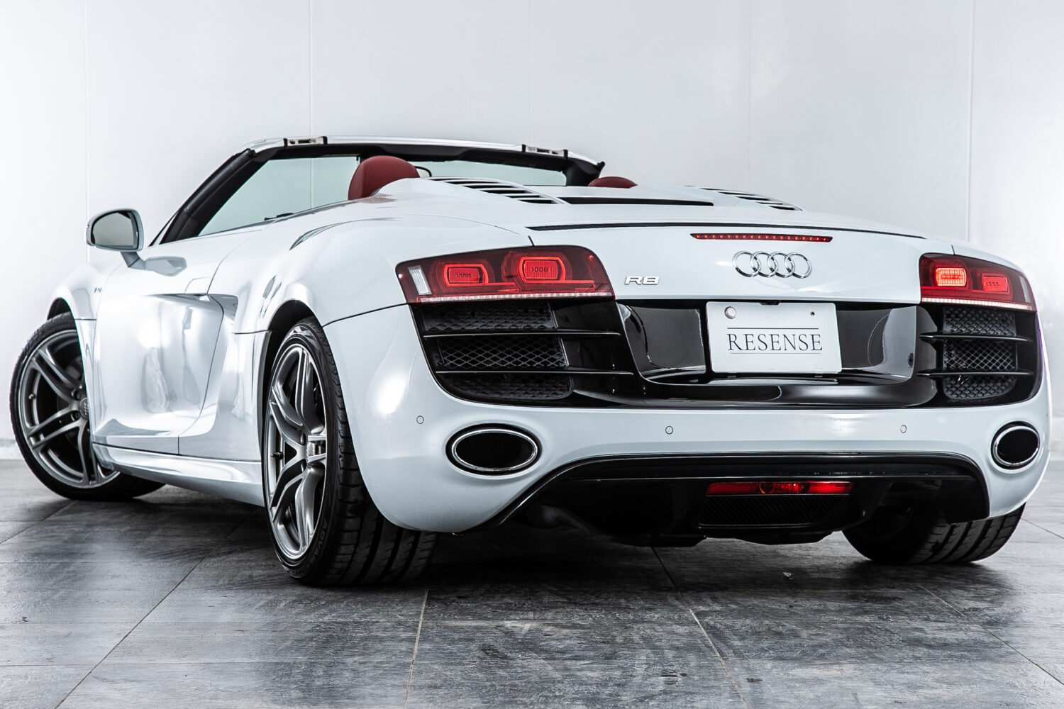 R8 スパイダー FSIクワトロ 4WD