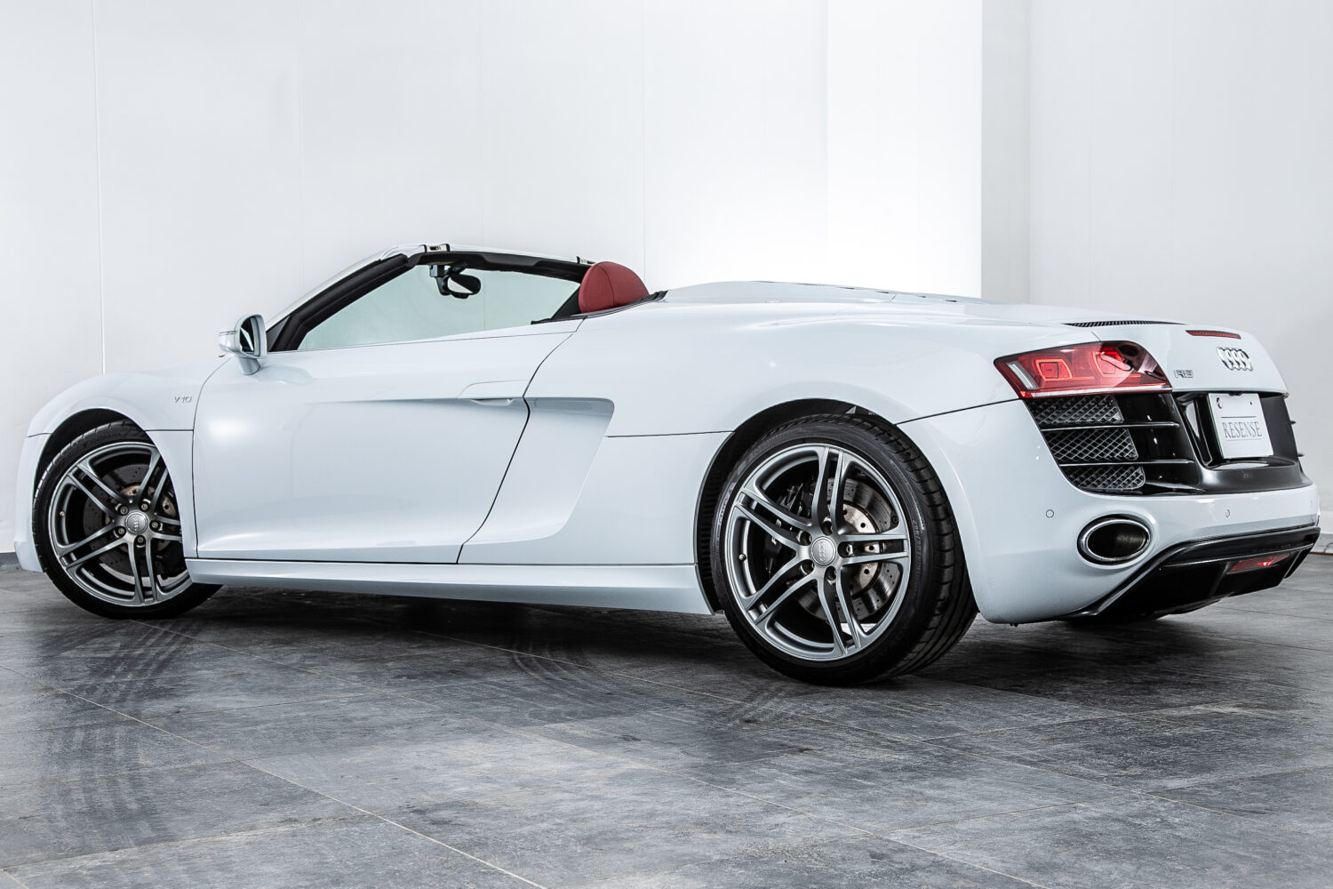 R8 スパイダー FSIクワトロ 4WD