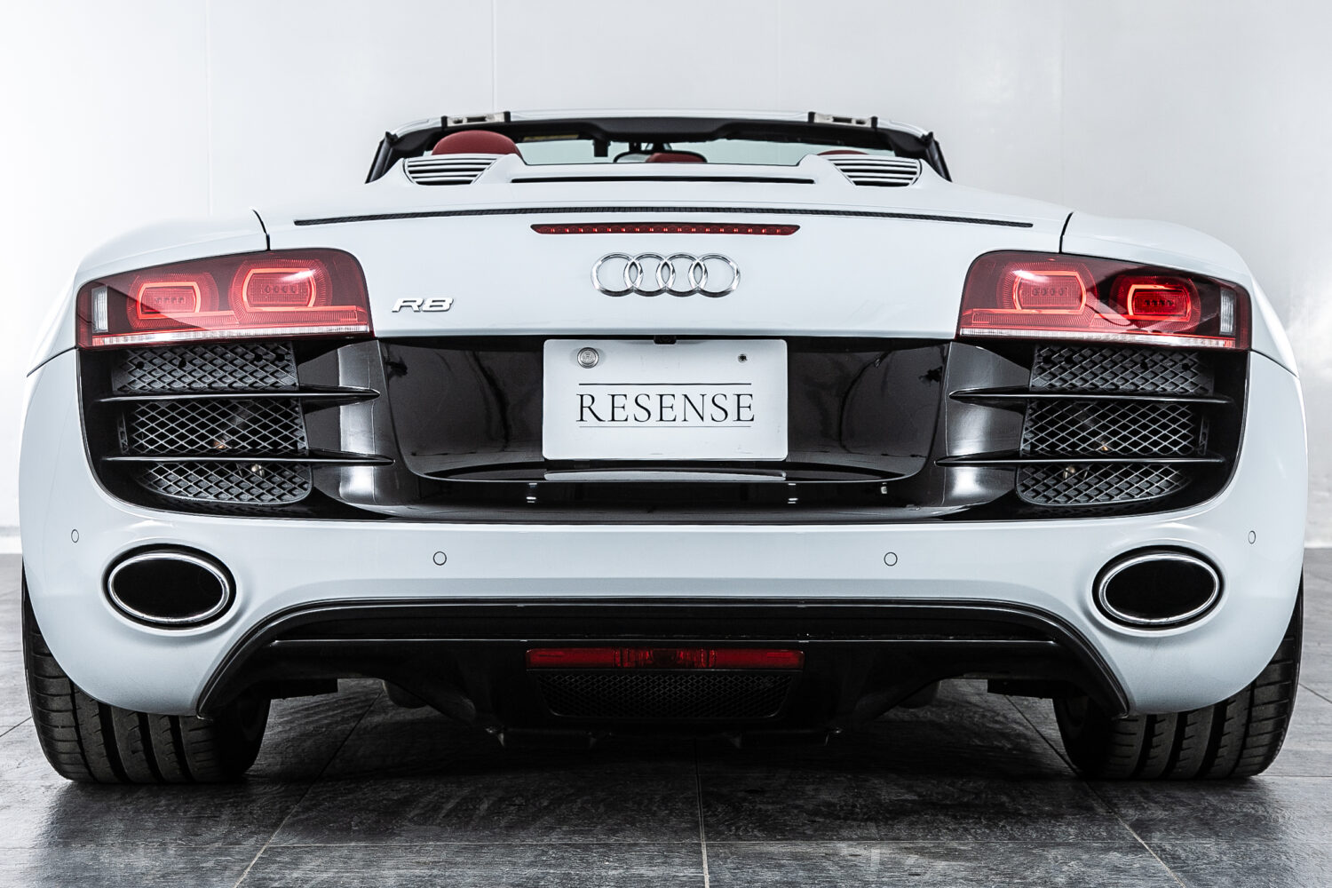 R8 スパイダー FSIクワトロ 4WD