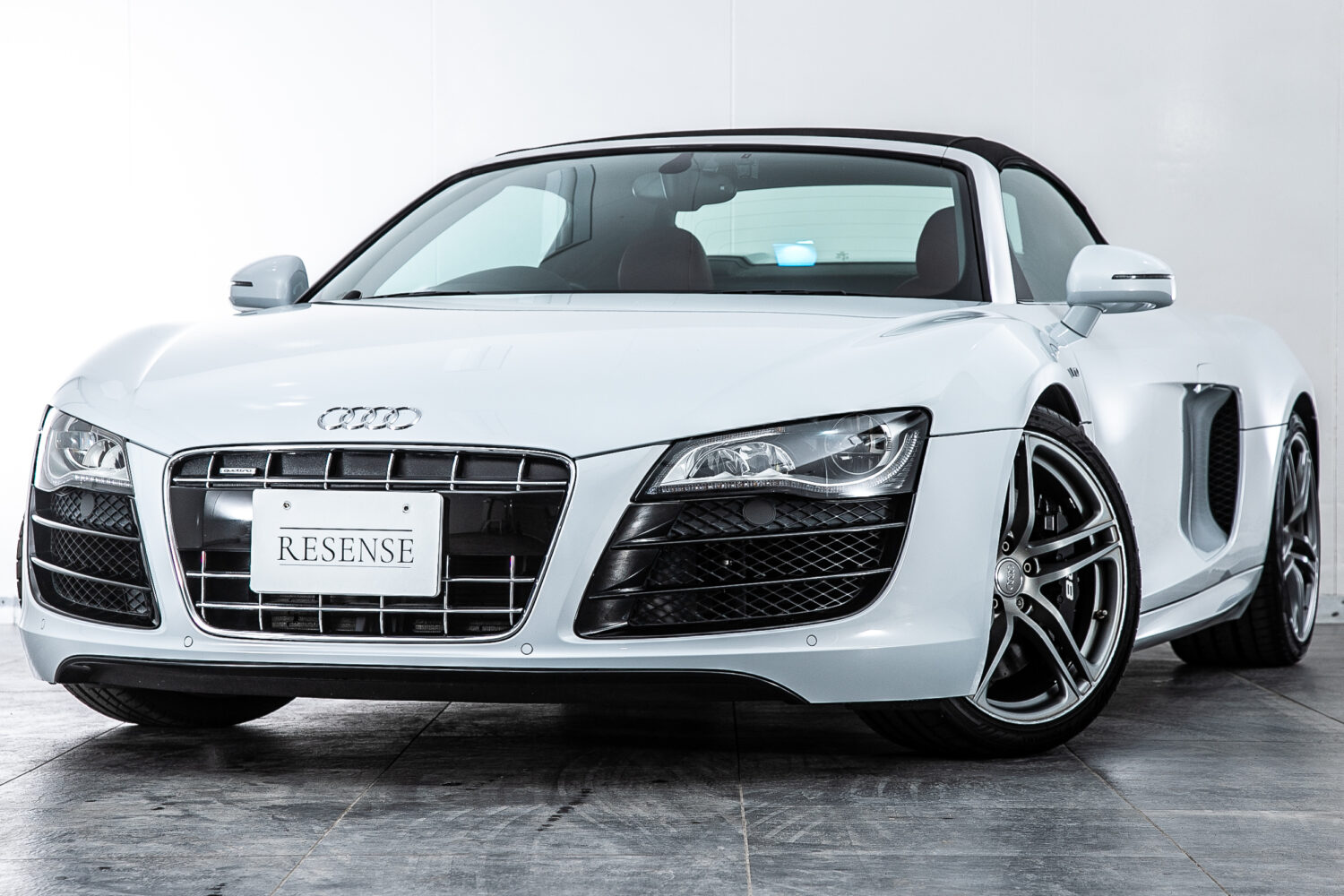 R8 スパイダー FSIクワトロ 4WD