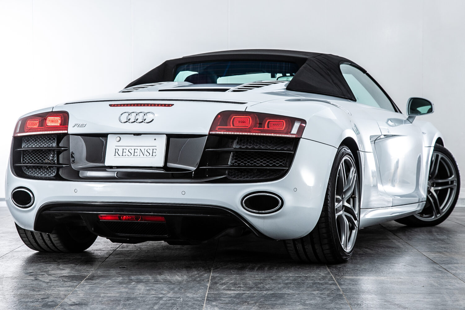 R8 スパイダー FSIクワトロ 4WD