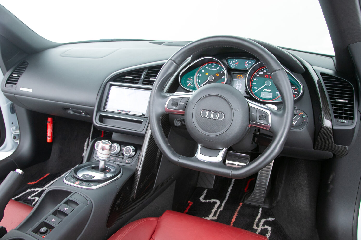 R8 スパイダー FSIクワトロ 4WD