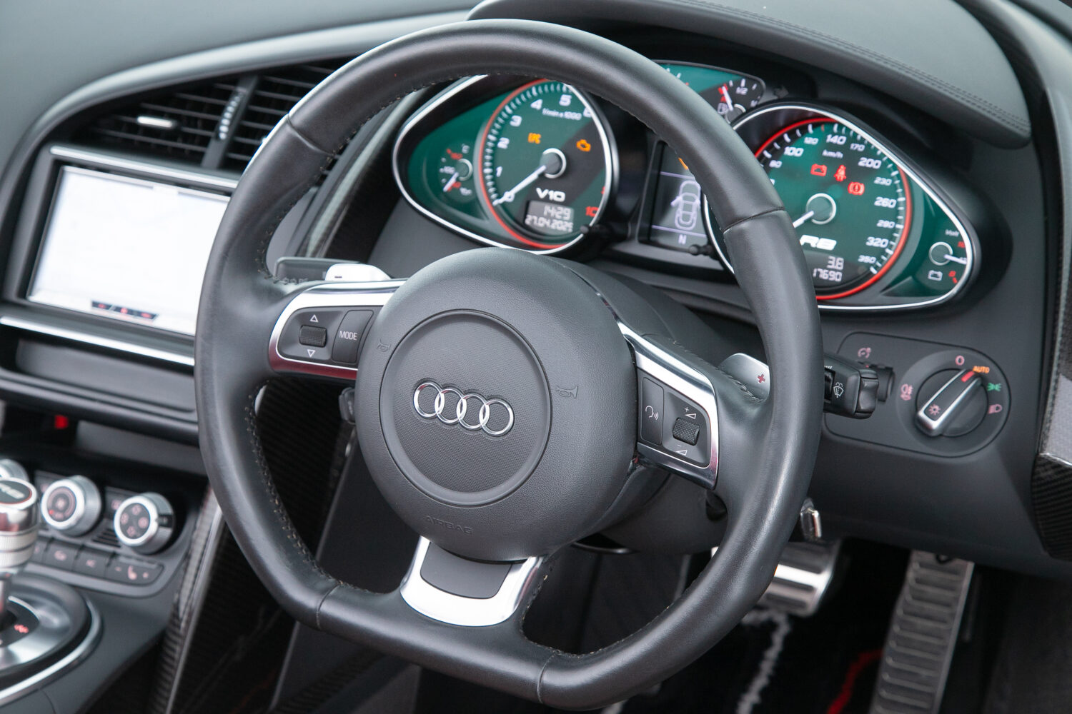 R8 スパイダー FSIクワトロ 4WD