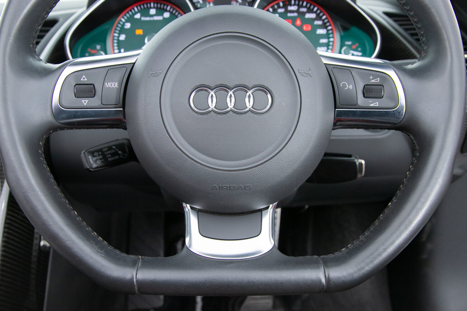 R8 スパイダー FSIクワトロ 4WD