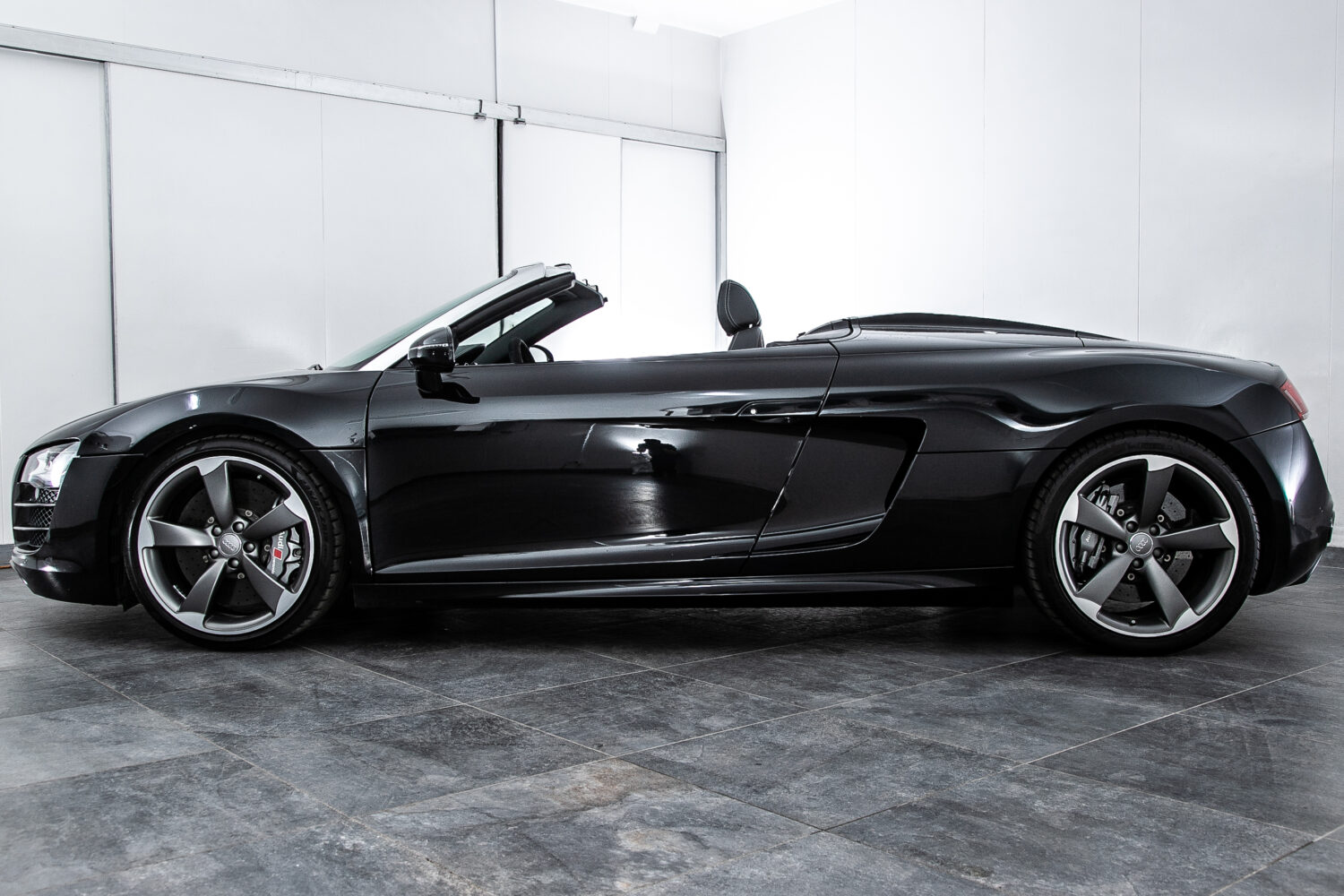 R8 スパイダー FSIクワトロ 4WD