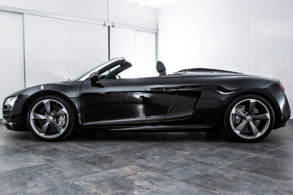 R8 スパイダー FSIクワトロ 4WD