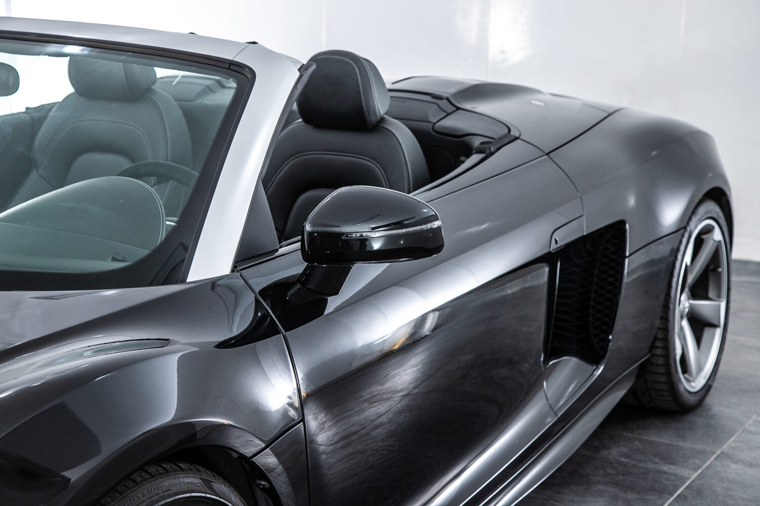 R8 スパイダー FSIクワトロ 4WD