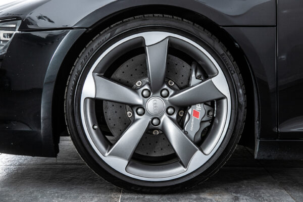 R8 スパイダー FSIクワトロ 4WD