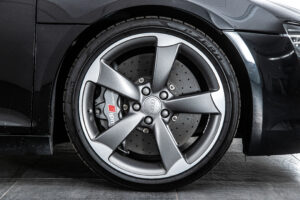 R8 スパイダー FSIクワトロ 4WD