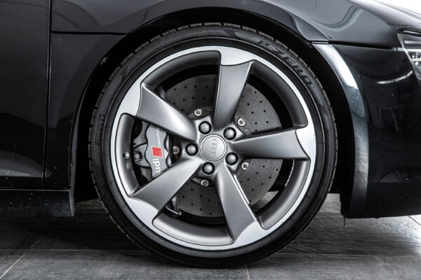 R8 スパイダー FSIクワトロ 4WD