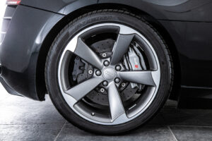 R8 スパイダー FSIクワトロ 4WD