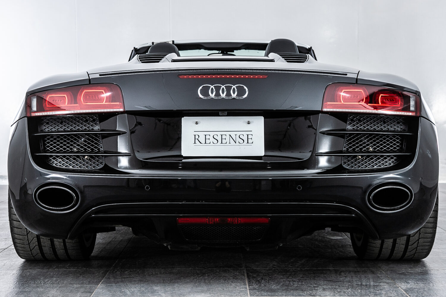 R8 スパイダー FSIクワトロ 4WD
