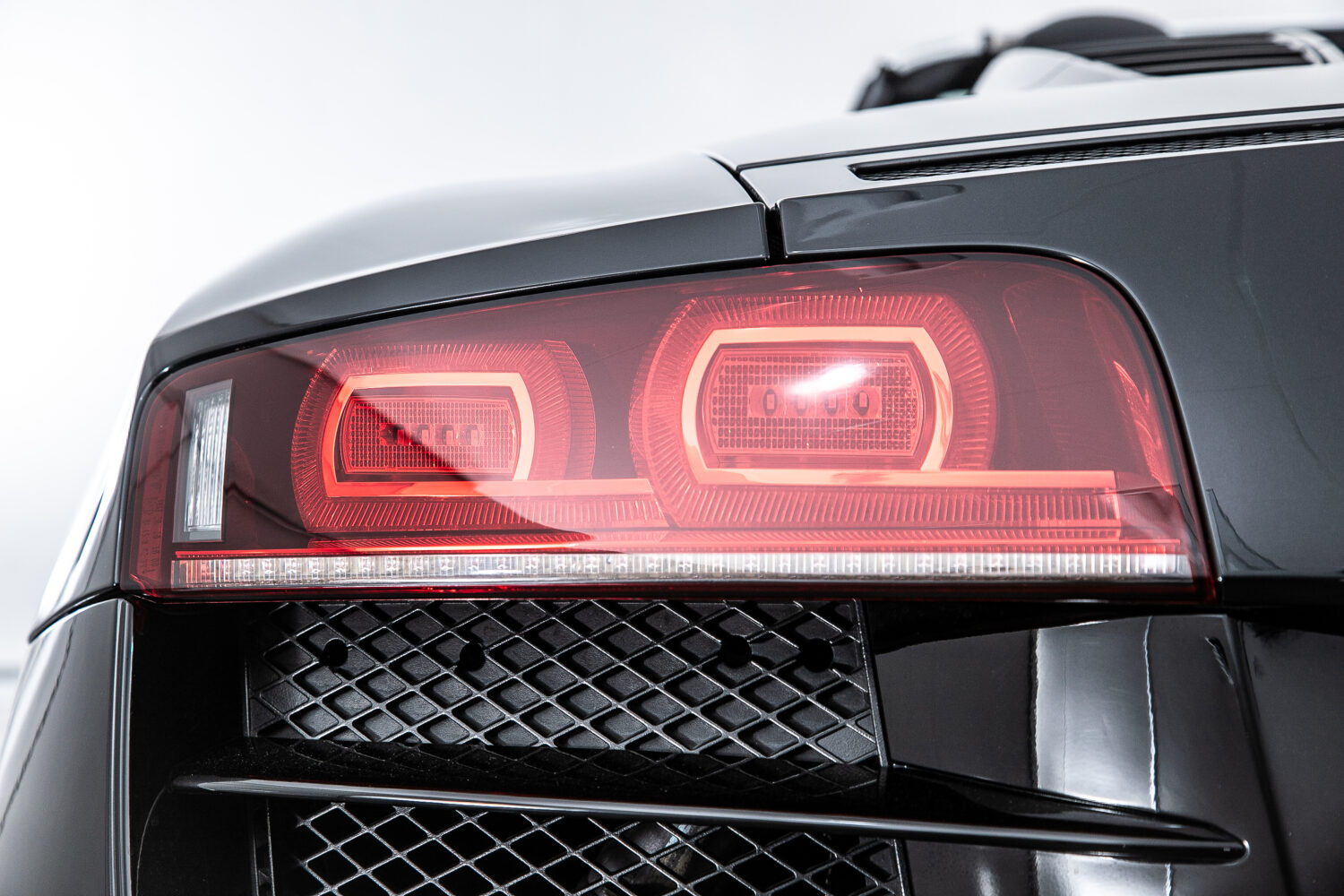 R8 スパイダー FSIクワトロ 4WD