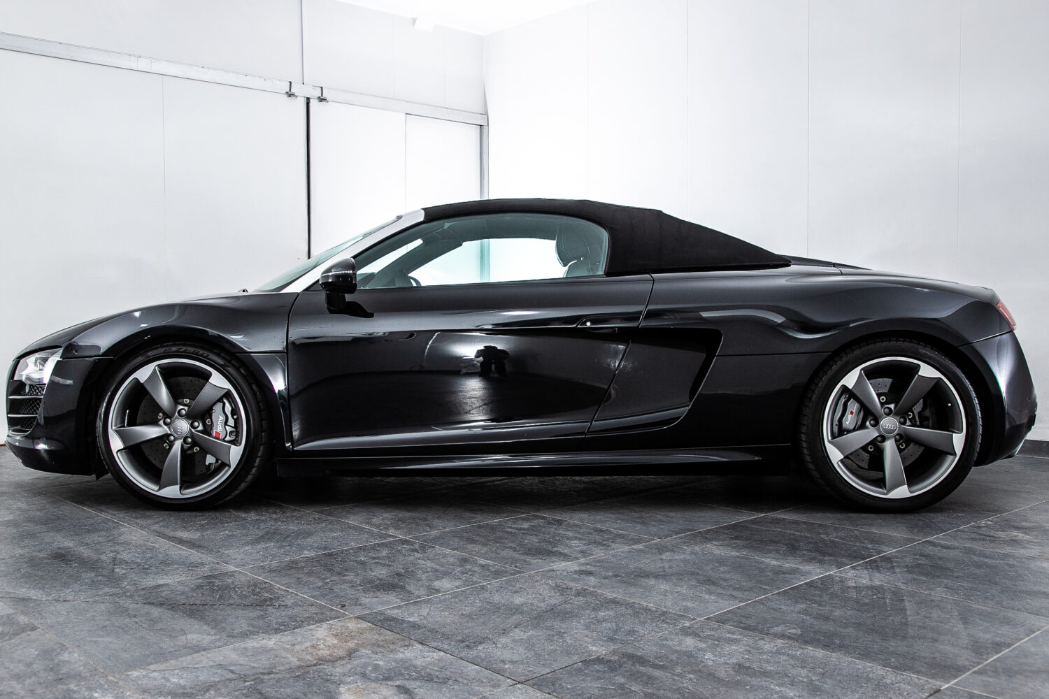 R8 スパイダー FSIクワトロ 4WD
