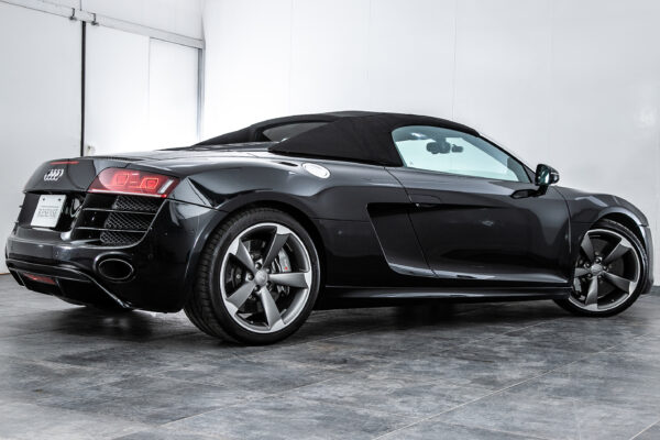 R8 スパイダー FSIクワトロ 4WD