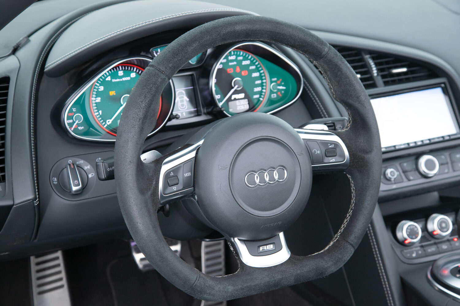 R8 スパイダー FSIクワトロ 4WD