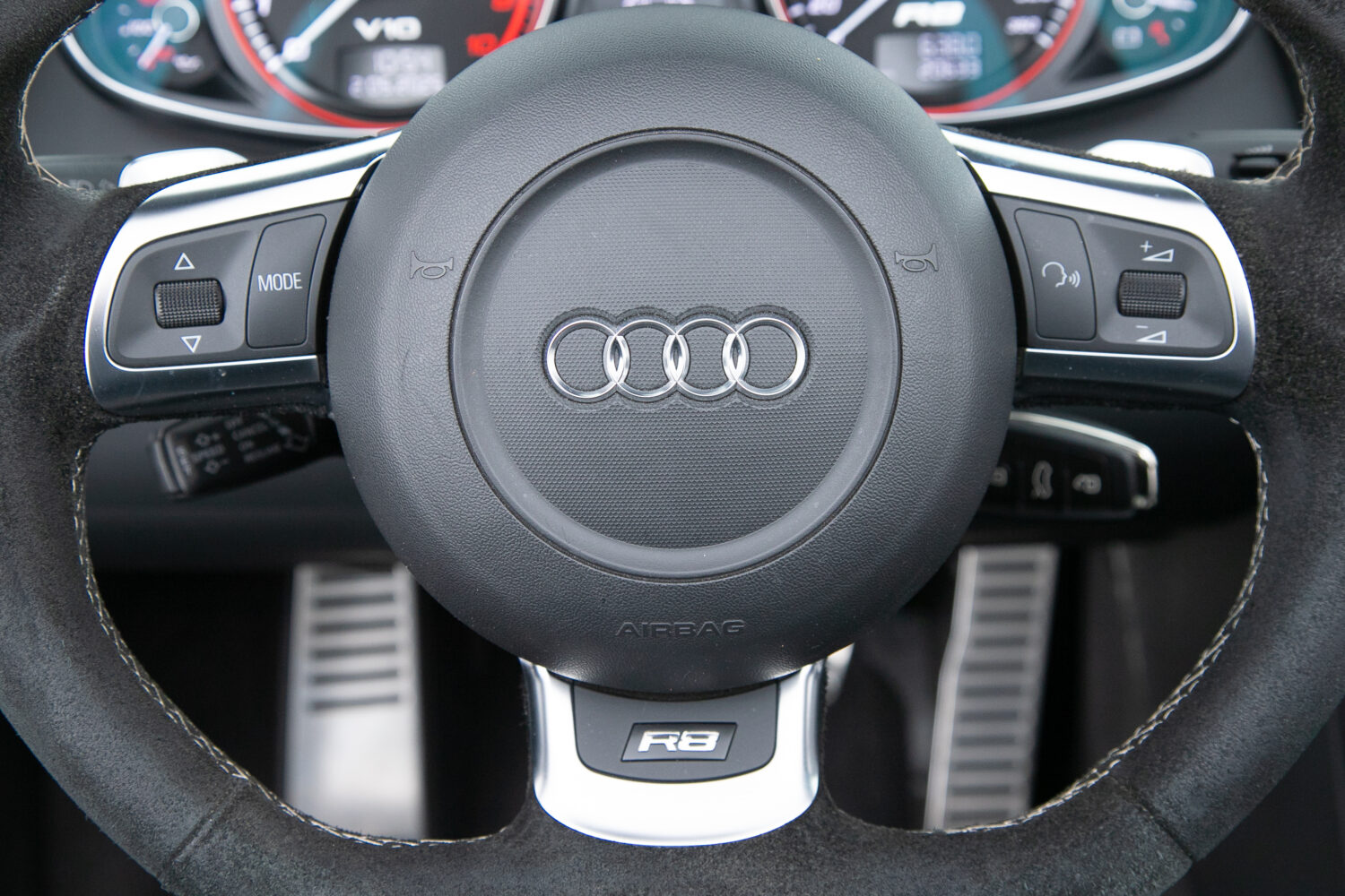R8 スパイダー FSIクワトロ 4WD
