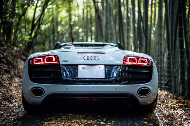 アウディ・R8スパイダー（4WD/6AMT）ドレスコードは不要です。