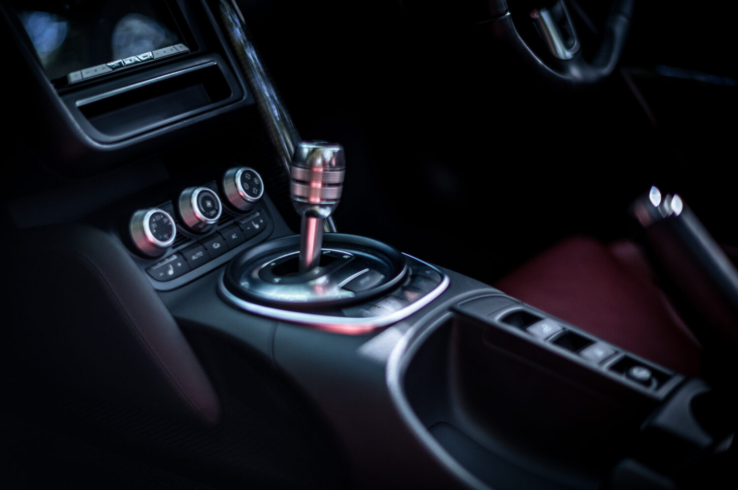 アウディ・R8スパイダー（4WD/6AMT）ドレスコードは不要です。
