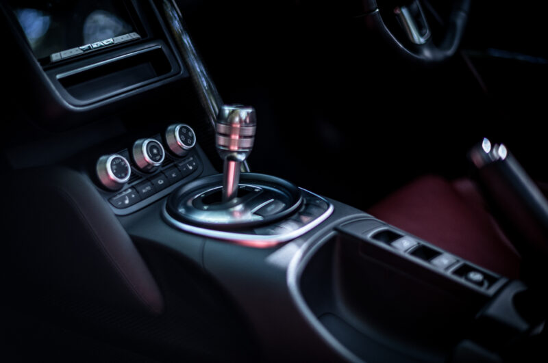 アウディ・R8スパイダー（4WD/6AMT）ドレスコードは不要です。