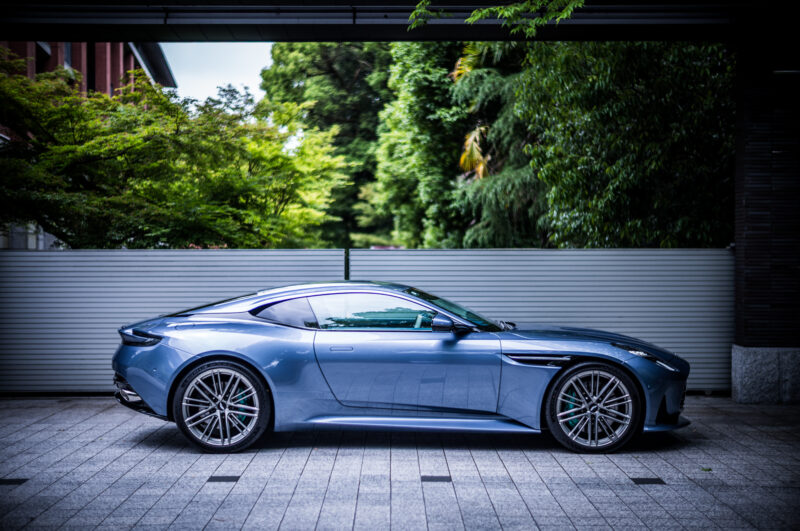 アストンマーティン・DB12（FR/8AT）アップデートされた高揚感