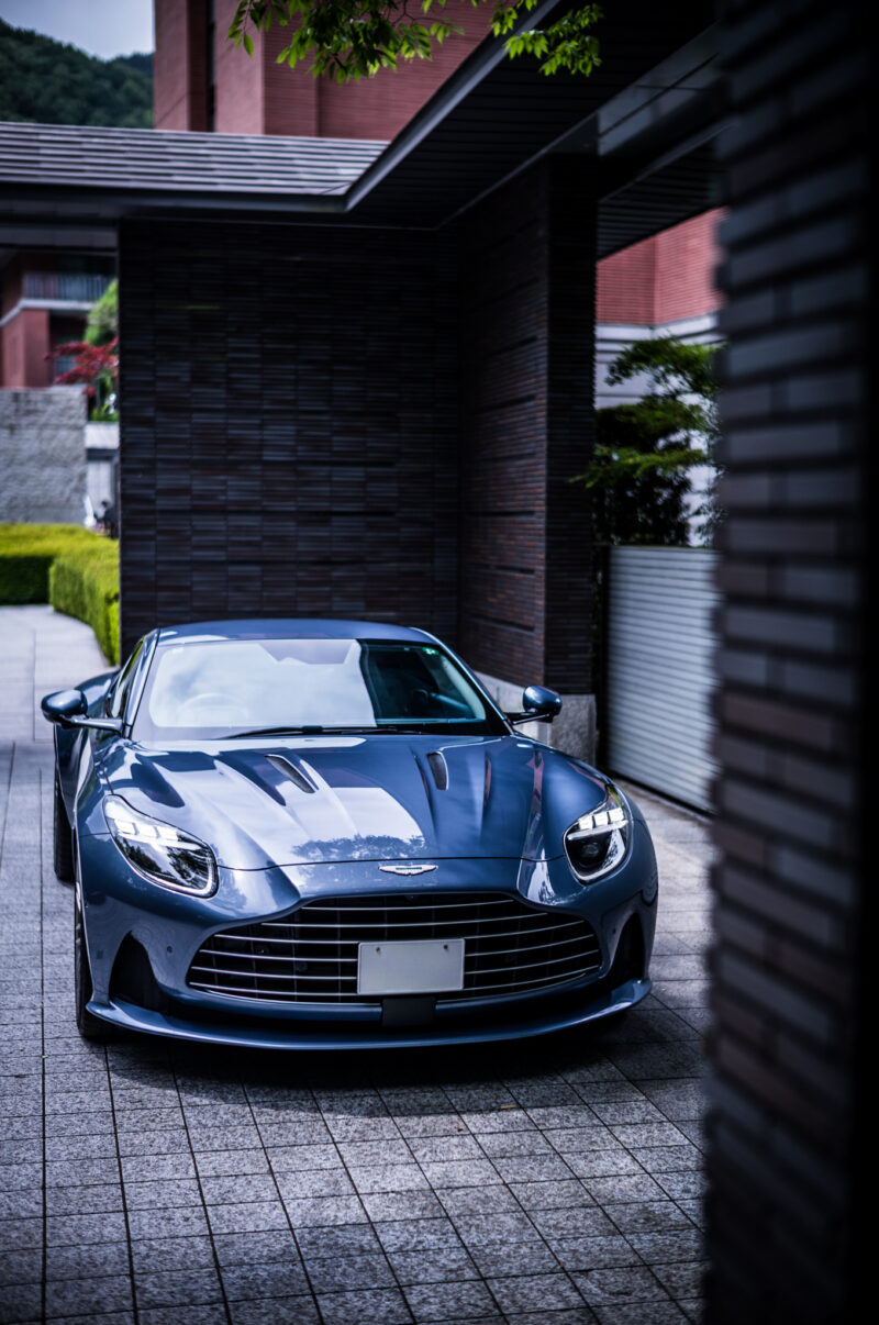 アストンマーティン・DB12（FR/8AT）アップデートされた高揚感