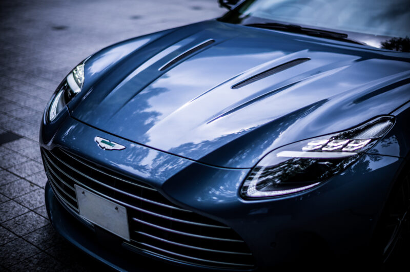 アストンマーティン・DB12（FR/8AT）アップデートされた高揚感