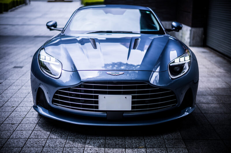 アストンマーティン・DB12（FR/8AT）アップデートされた高揚感