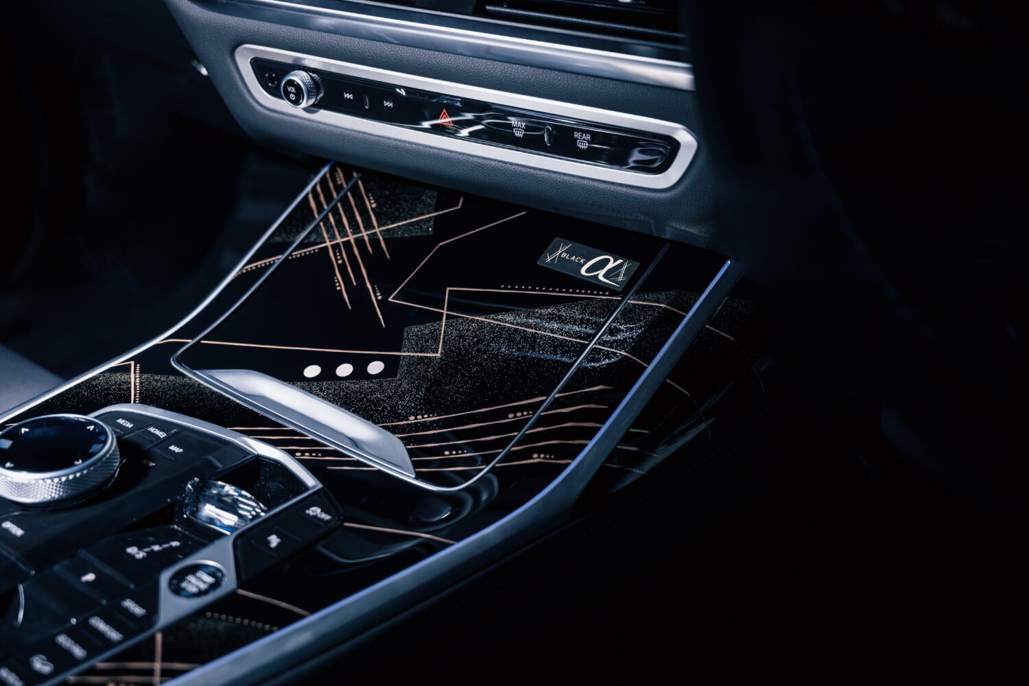 存在感ある漆黒　日本専用限定100台　BMW X7 ブラックα　数々の専用品装備