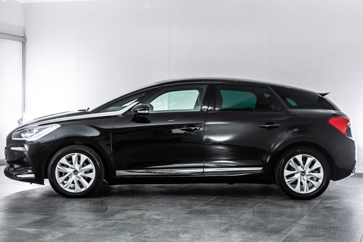 DS5 シック 1オーナー D整備記録簿7枚 赤レザー Bカメ