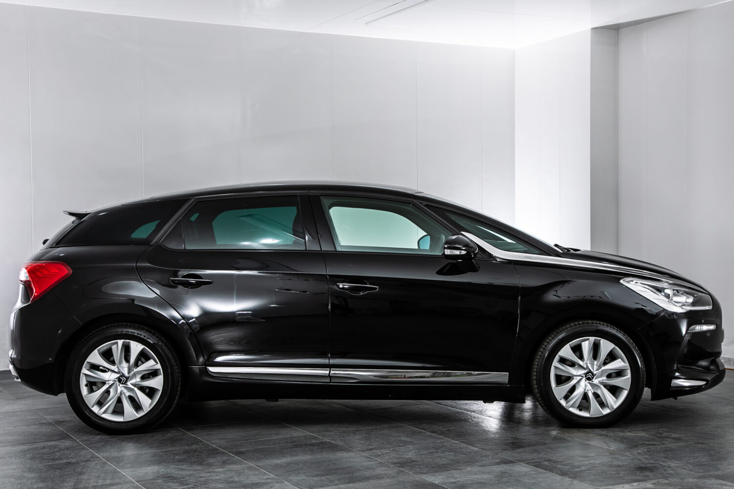 DS5 シック 1オーナー D整備記録簿7枚 赤レザー Bカメ