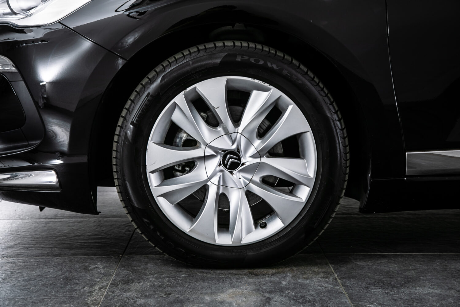 DS5 シック 1オーナー D整備記録簿7枚 赤レザー Bカメ