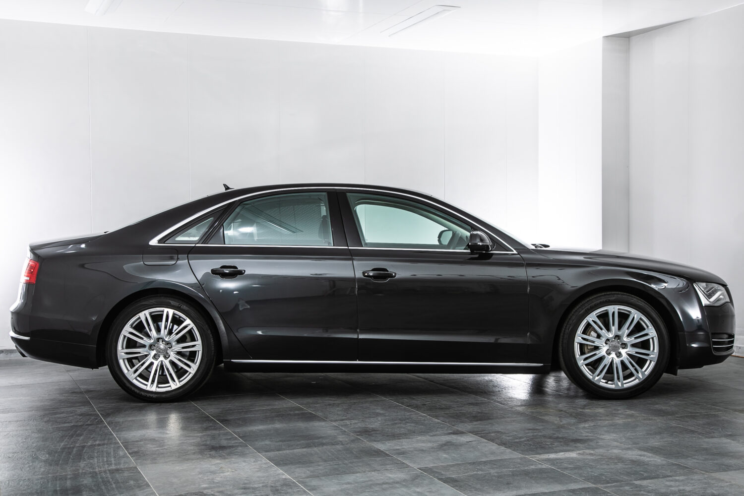 A8 4.2 FSIクワトロ 4WD 4.2 FSI クワトロ 4WD　V8 ワンオーナー 9000km 茶レザー 内装A