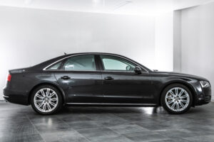 A8 4.2 FSIクワトロ 4WD 4.2 FSI クワトロ 4WD　V8 ワンオーナー 9000km 茶レザー 内装A