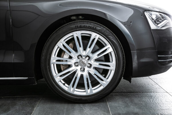 A8 4.2 FSIクワトロ 4WD 4.2 FSI クワトロ 4WD　V8 ワンオーナー 9000km 茶レザー 内装A