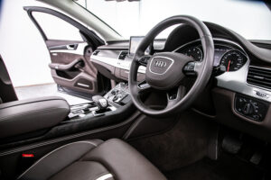 A8 4.2 FSIクワトロ 4WD 4.2 FSI クワトロ 4WD　V8 ワンオーナー 9000km 茶レザー 内装A