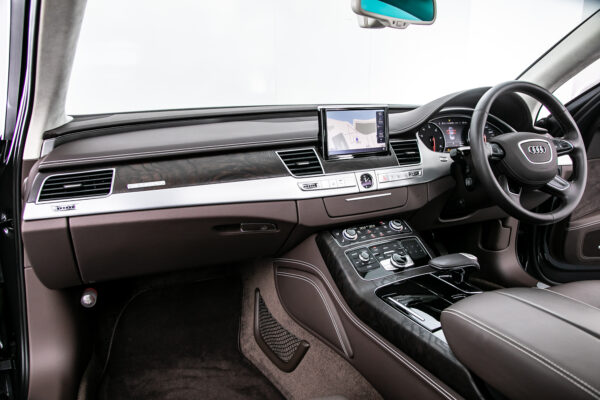 A8 4.2 FSIクワトロ 4WD 4.2 FSI クワトロ 4WD　V8 ワンオーナー 9000km 茶レザー 内装A