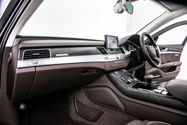 A8 4.2 FSIクワトロ 4WD 4.2 FSI クワトロ 4WD　V8 ワンオーナー 9000km 茶レザー 内装A